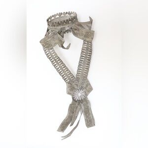 Vintage Gray Metal Mesh Ribbons & Bows Wall Hangings Vintage Farmhouse Collar